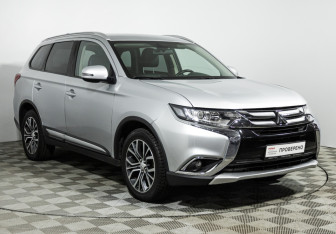 Подержанный автомобиль Mitsubishi Outlander 2017 года (3 фото)