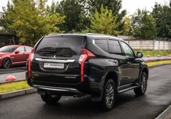 Подержанный автомобиль Mitsubishi Pajero Sport 2018 года (6 фото)