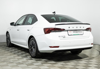 Подержанный автомобиль Skoda Octavia Liftback 2022 года (7 фото)