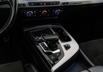 Подержанный автомобиль Audi Q7 2018 года (15 фото)