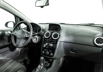 Подержанный автомобиль Opel Corsa 2012 года (9 фото)