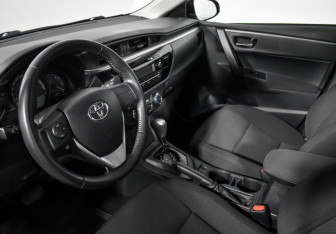 Подержанный автомобиль Toyota Corolla Sedan 2015 года (9 фото)