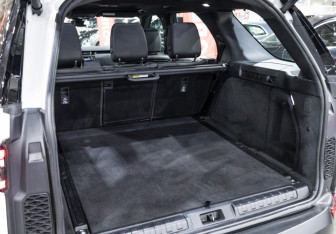 Подержанный автомобиль Land Rover Discovery 2019 года (32 фото)