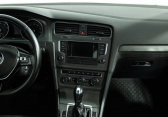 Подержанный автомобиль Volkswagen Golf Hatchback 2013 года (14 фото)