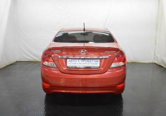 Подержанный автомобиль Hyundai Solaris Sedan 2012 года (6 фото)