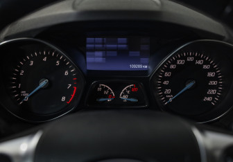 Подержанный автомобиль Ford Kuga 2015 года (12 фото)