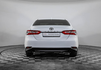 Подержанный автомобиль Toyota Camry Sedan 2021 года (6 фото)
