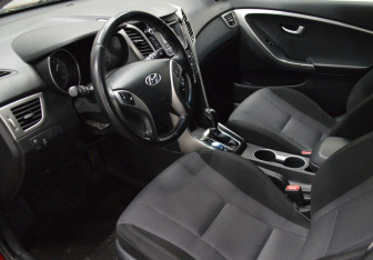 Подержанный автомобиль Hyundai i30 Hatchback 2015 года (9 фото)