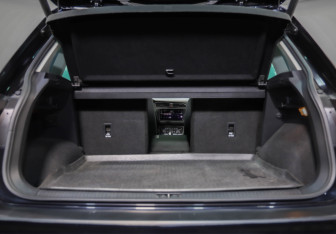 Подержанный автомобиль Volkswagen Tiguan 2019 года (32 фото)