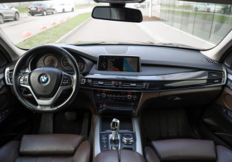 Подержанный автомобиль BMW X5 2016 года (11 фото)