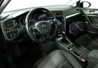Подержанный автомобиль Volkswagen Golf Hatchback 2018 года (11 фото)
