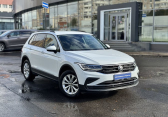 Подержанный автомобиль Volkswagen Tiguan 2021 года (3 фото)