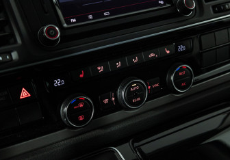 Подержанный автомобиль Volkswagen Multivan 2016 года (19 фото)