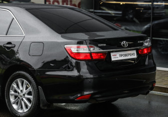 Подержанный автомобиль Toyota Camry Sedan 2015 года (12 фото)