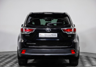 Подержанный автомобиль Toyota Highlander 2014 года (6 фото)