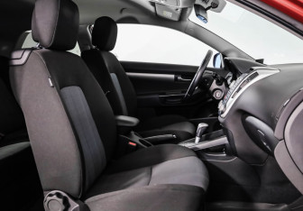 Подержанный автомобиль Kia Ceed Hatchback 2010 года (15 фото)