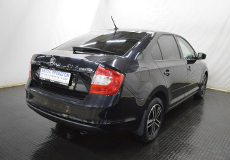 Подержанный автомобиль Skoda Rapid Liftback 2016 года (5 фото)