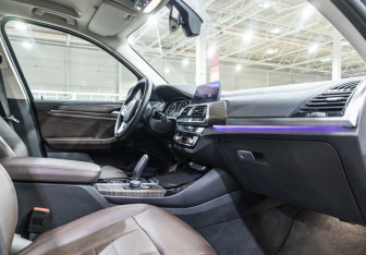 Подержанный автомобиль BMW X3 2020 года (16 фото)