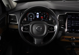 Подержанный автомобиль Volvo XC90 2016 года (10 фото)