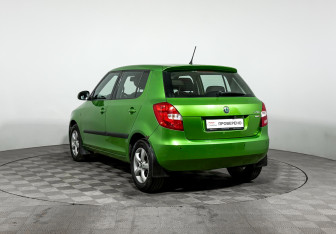 Подержанный автомобиль Skoda Fabia Hatchback 2012 года (7 фото)