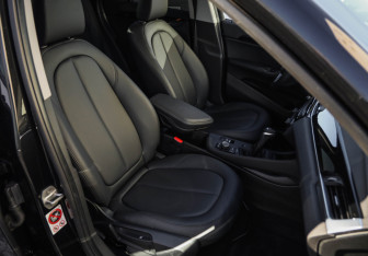 Подержанный автомобиль BMW X1 2017 года (27 фото)