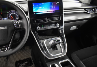 Подержанный автомобиль Haval M6 2023 года (16 фото)