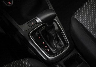 Подержанный автомобиль Kia Rio Hatchback 2017 года (16 фото)