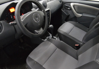 Подержанный автомобиль Renault Duster 2014 года (10 фото)