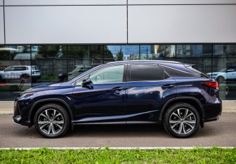 Подержанный автомобиль Lexus RX 2022 года (8 фото)