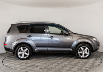 Подержанный автомобиль Mitsubishi Outlander 2006 года (4 фото)