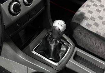 Подержанный автомобиль Ford Focus Sedan 2006 года (11 фото)