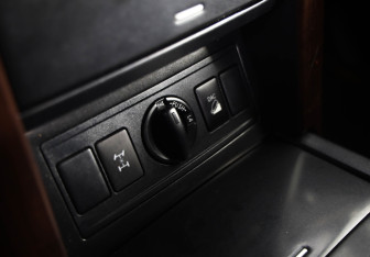 Подержанный автомобиль Toyota Land Cruiser Prado 2014 года (16 фото)