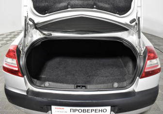 Подержанный автомобиль Renault Megane Sedan 2006 года (19 фото)