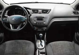 Подержанный автомобиль Kia Rio Sedan 2013 года (13 фото)