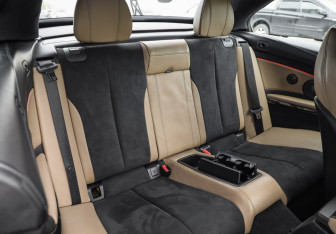 Подержанный автомобиль BMW M4 Convertible 2015 года (33 фото)