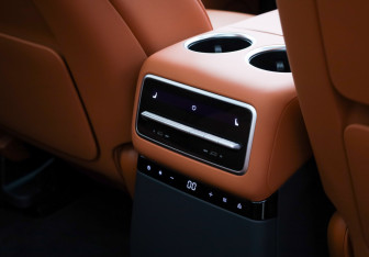 Подержанный автомобиль LiXiang L9 2023 года (14 фото)