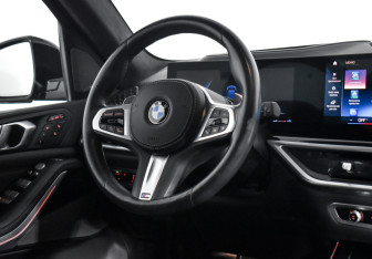 Подержанный автомобиль BMW X7 2023 года (17 фото)