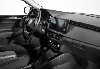 Подержанный автомобиль Skoda Rapid Liftback 2021 года (13 фото)