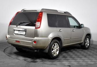Подержанный автомобиль Nissan X-Trail 2006 года (5 фото)