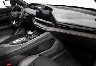 Подержанный автомобиль Changan UNI-V 2023 года (13 фото)