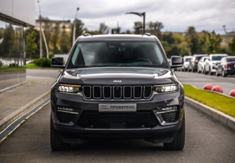 Подержанный автомобиль Jeep Grand Cherokee 2022 года (4 фото)