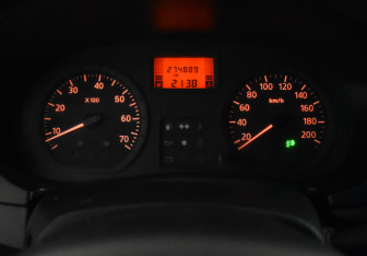 Подержанный автомобиль Renault Logan Sedan 2007 года (17 фото)