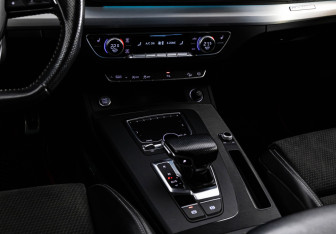 Подержанный автомобиль Audi Q5 2017 года (16 фото)