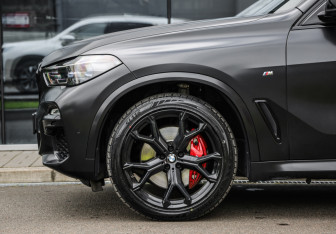 Подержанный автомобиль BMW X5 2021 года (10 фото)