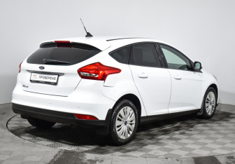 Подержанный автомобиль Ford Focus Hatchback 2019 года (5 фото)