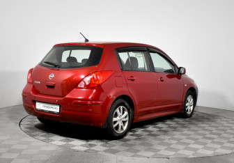 Подержанный автомобиль Nissan Tiida Hatchback 2010 года (5 фото)