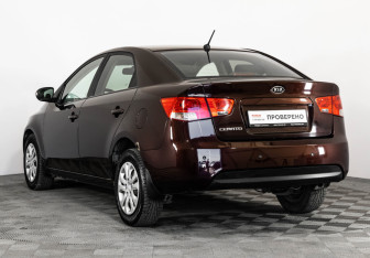 Подержанный автомобиль Kia Cerato Sedan 2009 года (7 фото)