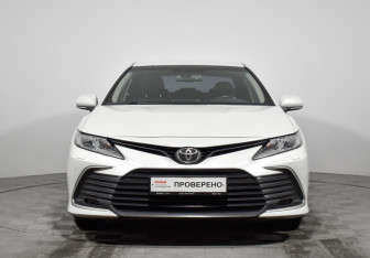 Подержанный автомобиль Toyota Camry Sedan 2022 года (2 фото)