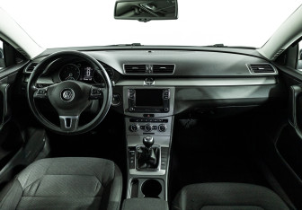 Подержанный автомобиль Volkswagen Passat Sedan 2012 года (13 фото)