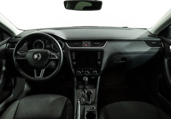 Подержанный автомобиль Skoda Octavia Liftback 2017 года (13 фото)